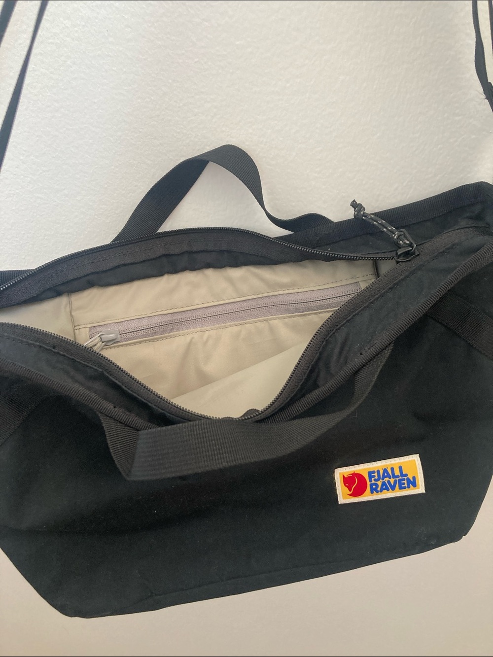 Fjallraven Vardag Black Crossbody - Picture 5 of 5